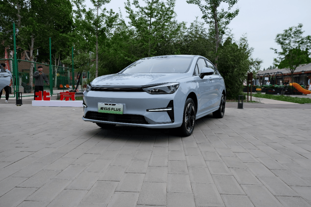 分配日前北京汽车给惊喜 京标用户购买新eu5 plus可直降4万元