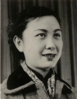 "黄梅戏大师"严凤英:17岁成名,却死于38岁,去世后惨遭剖尸