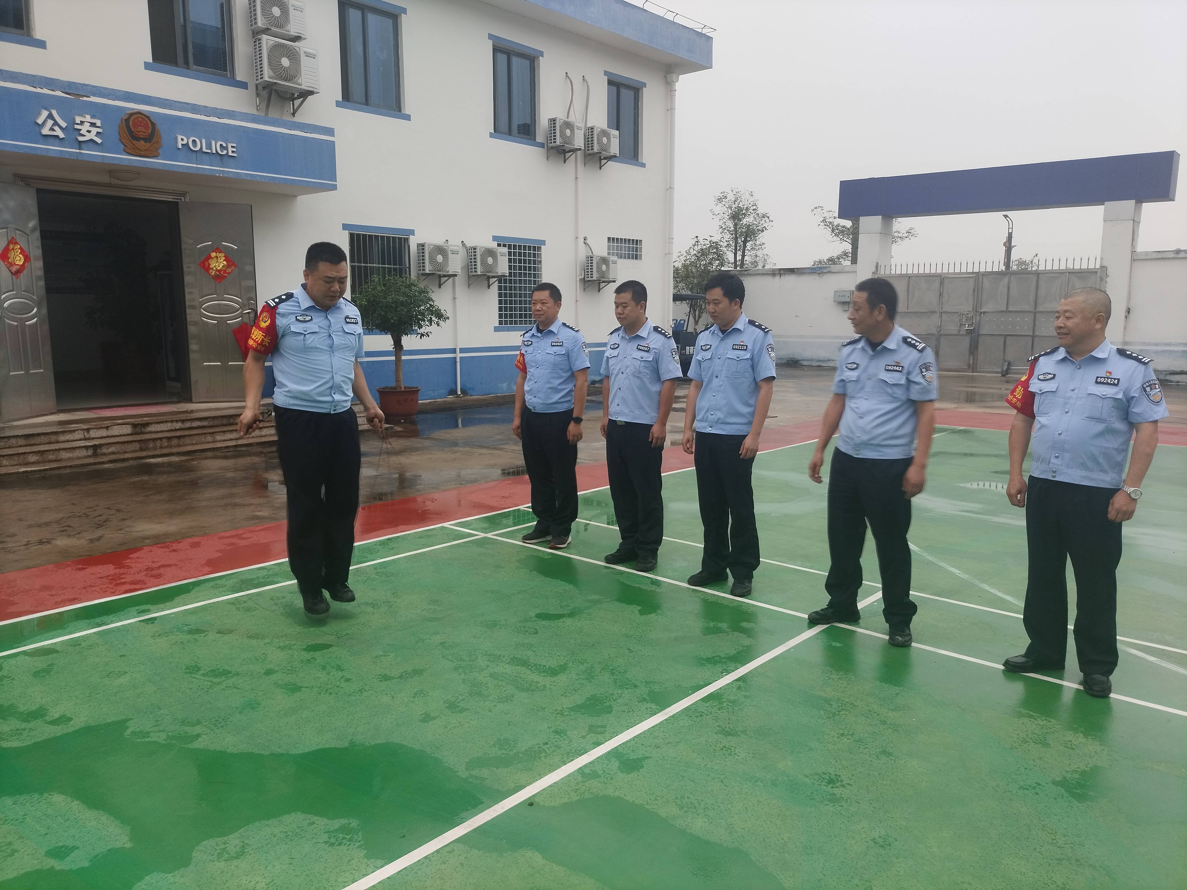 锤炼警魂 凝聚力量——丰顺东站派出所扎实开展体能训练