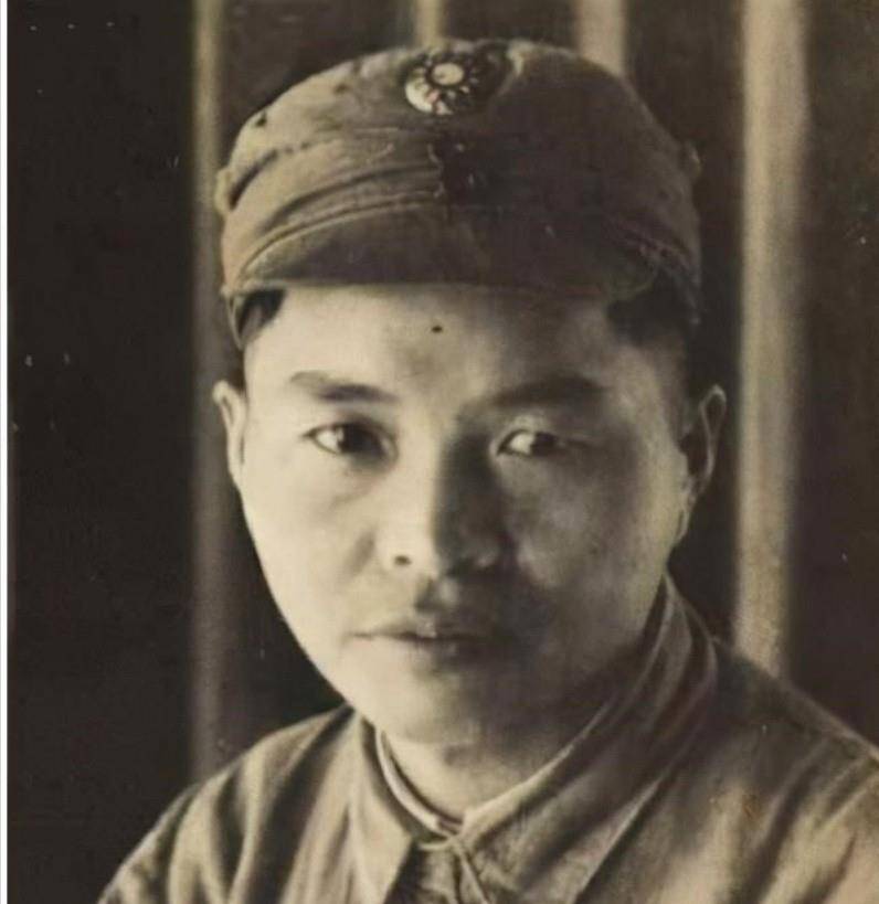 楚青追悼会:301西院地下告别厅挤满民众,长子粟戎生率全家泣告