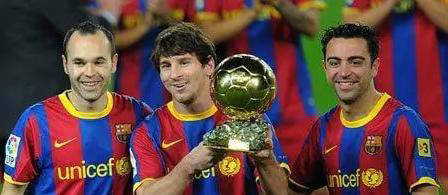 巴萨传奇下课引公愤,哈维回应震惊各方_球迷_球员_梅西