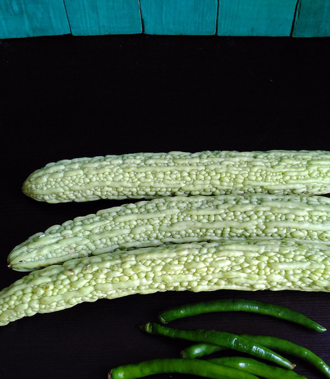 准备苦瓜,二荆条待用.