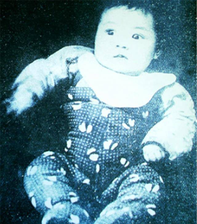 小萝卜头,你要活着也80岁了.我老了,这辈子最后一次来看你了