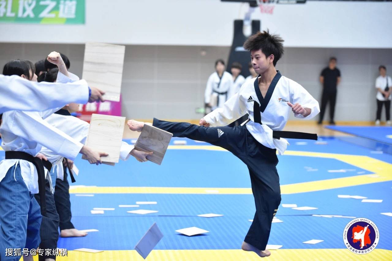 湖南省示范团长沙市比赛惊艳全场_跆拳道_精彩表演_动作