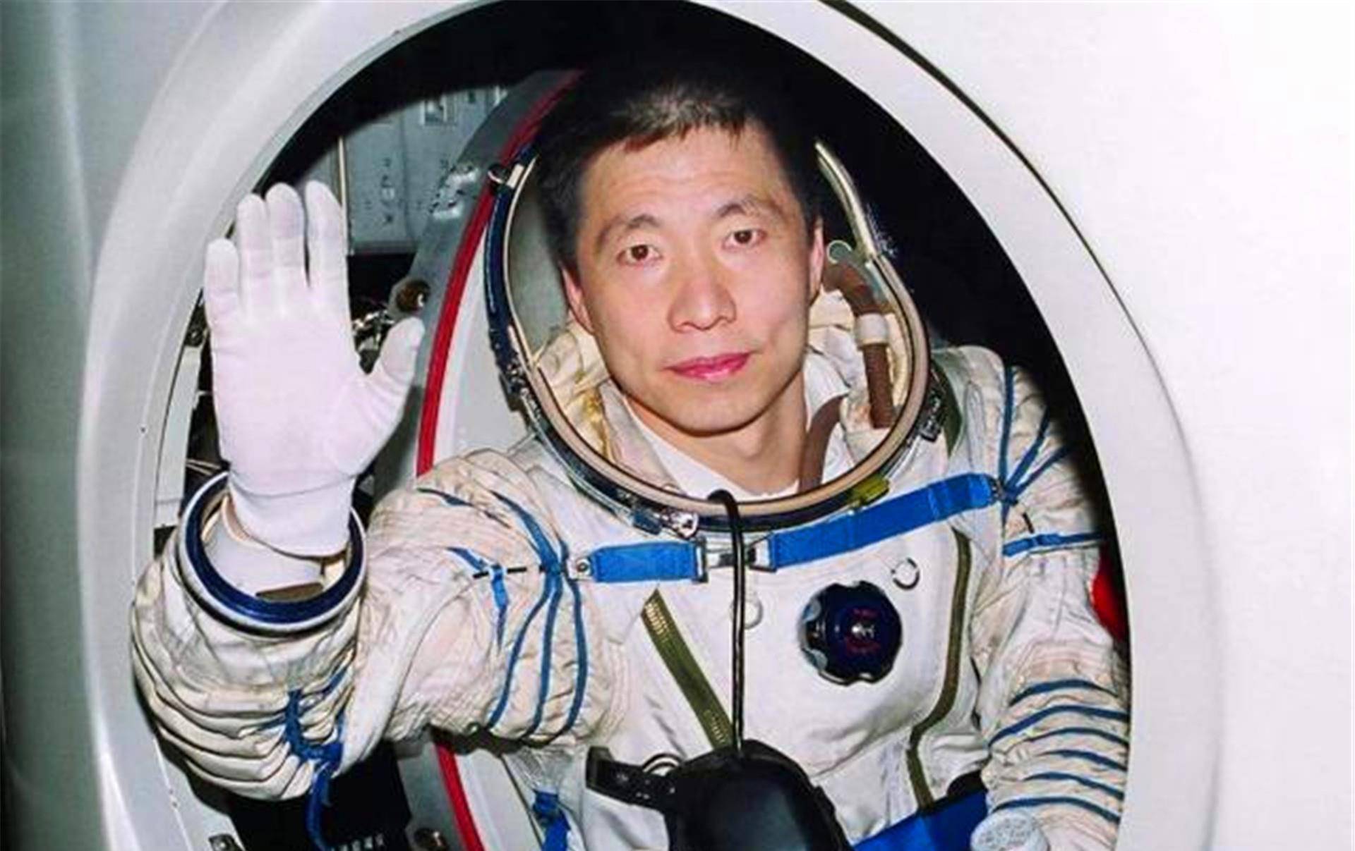 杨利伟在太空听到敲门声,17年后终查明真相,多亏他那时机智
