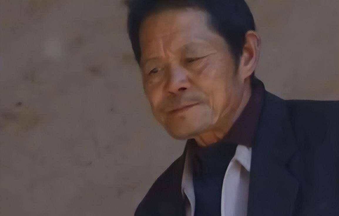 07年湖南小伙考上复旦大学,三年后退学啃老,称:美国卫星监视我