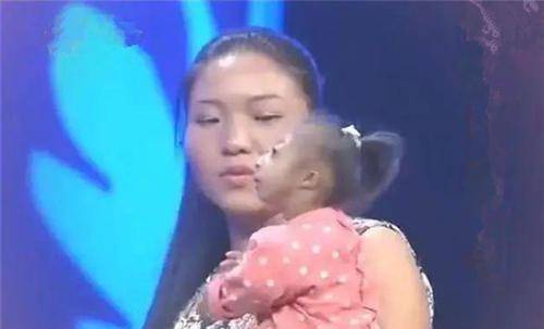 湖南母亲产下"毛孩",马戏团想高价购买,母亲的话让人们沉默了