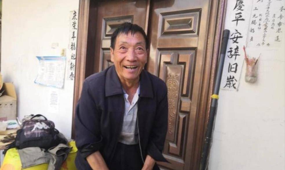 四川最后的采燕窝人:徒手爬悬崖,贵的一斤2万6,儿子死活不愿学