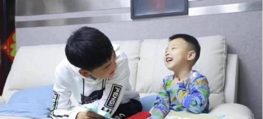 叛逆儿子不上学沉迷游戏,40岁父亲辞职带儿子穷游,结局怎样了?