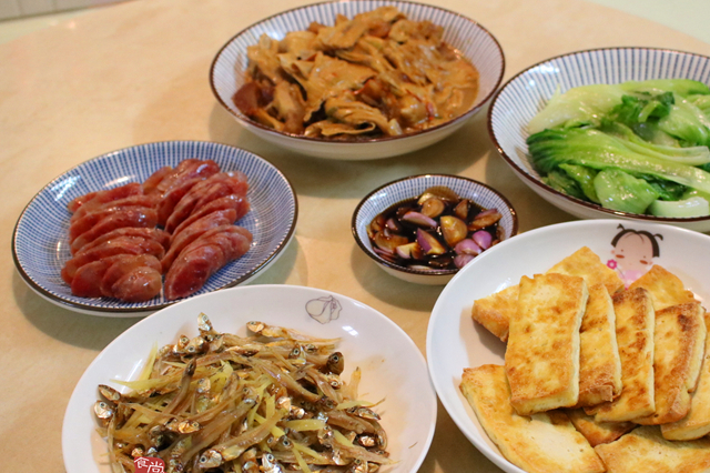 晒晒我家的晚餐,五道菜一碗汤,没有大鱼大肉,家人吃的舒服