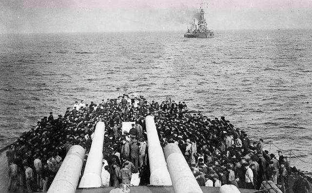 原创德军利用飞艇教科书式的登陆,俄罗斯守军全部被俘,颜面扫地!