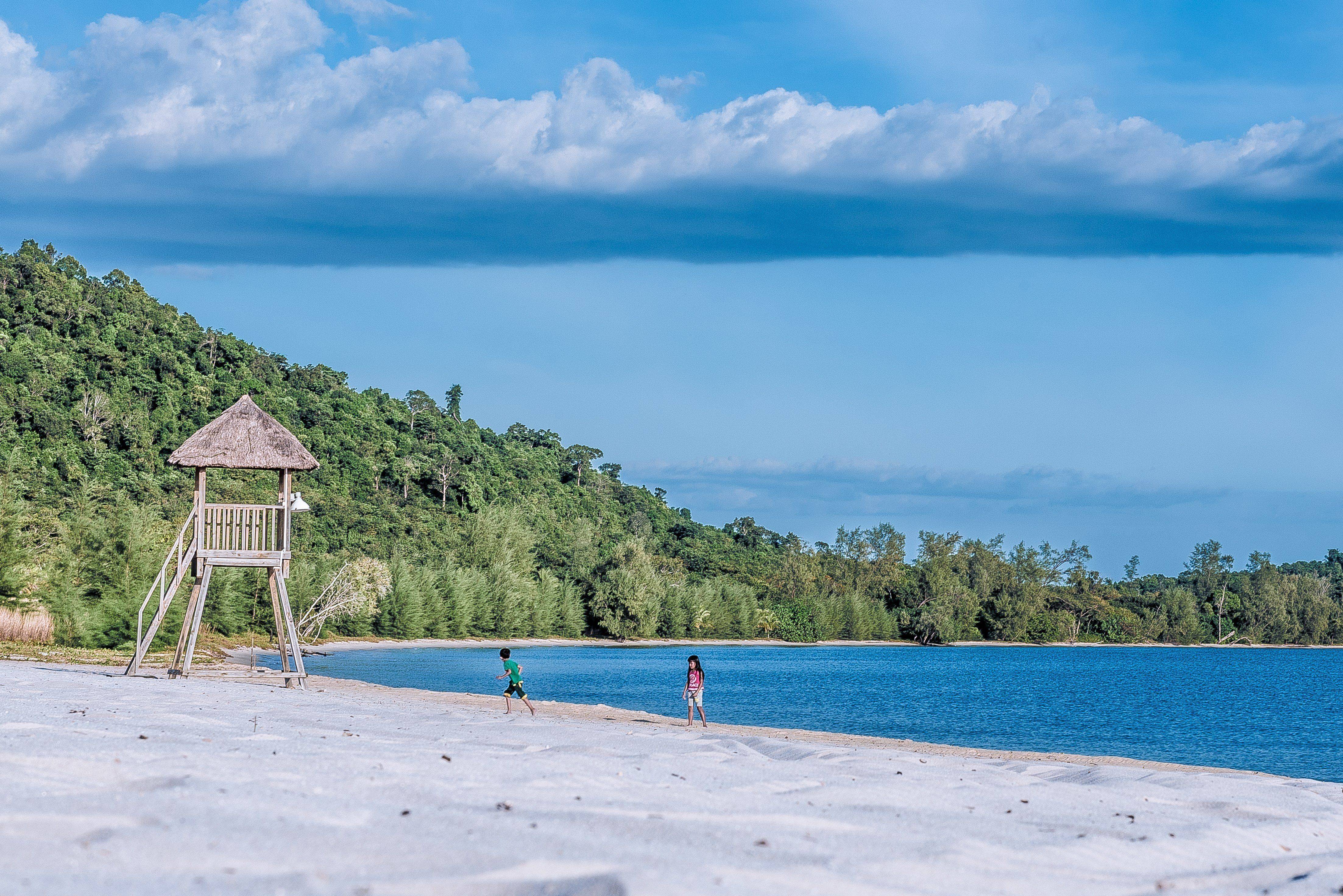 七星海的另一个自然奇观就是它的奶粉沙滩.