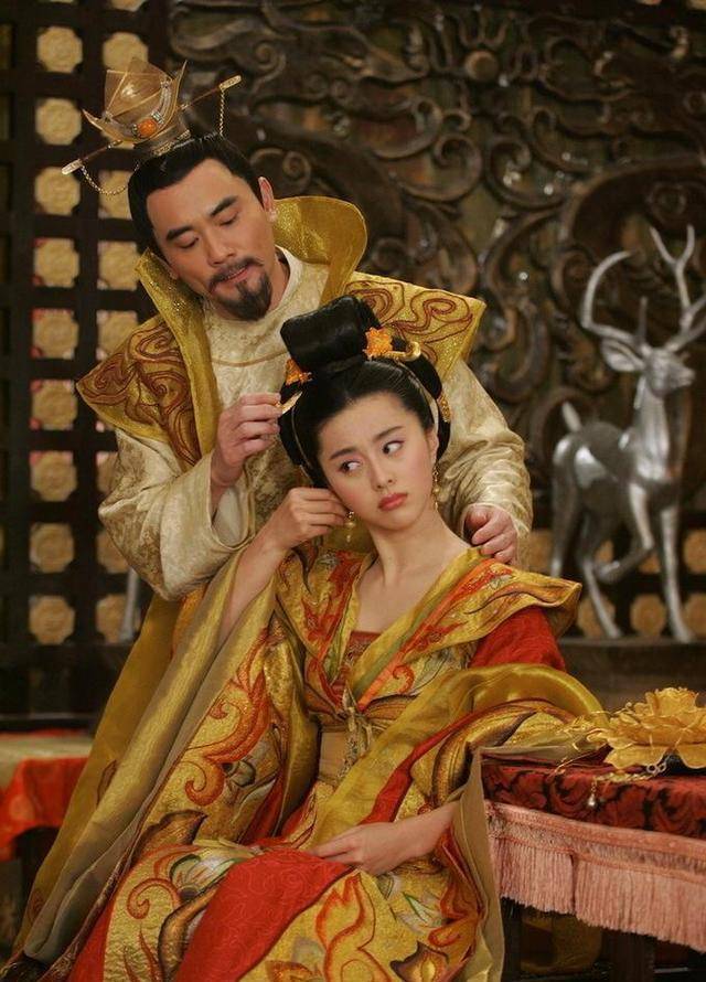 杨贵妃的墓葬出土时,打开墓室一看,揭开了1000年前的"