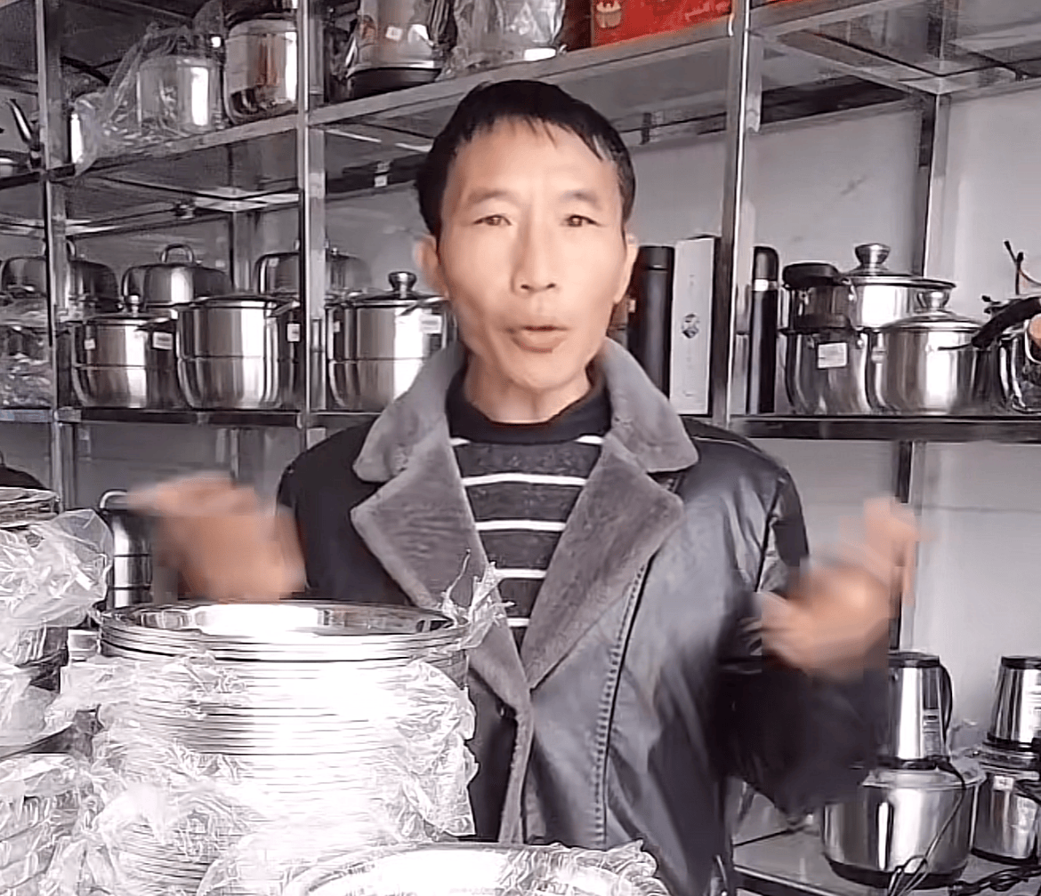 突发!54岁知名网红罗永康去世,多位女徒弟守夜,前妻评论区沦陷