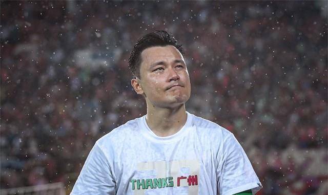 郜林近况:30岁校花妻子入住新豪宅,兼职副业成焦点