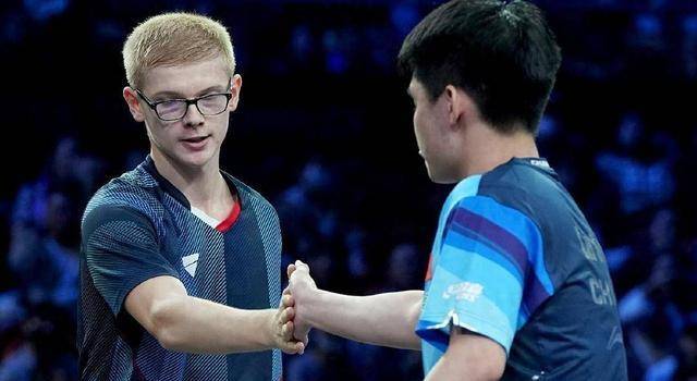 名选手,他曾经接受采访的时候,他说过他的偶像不是马龙,也不是樊振东