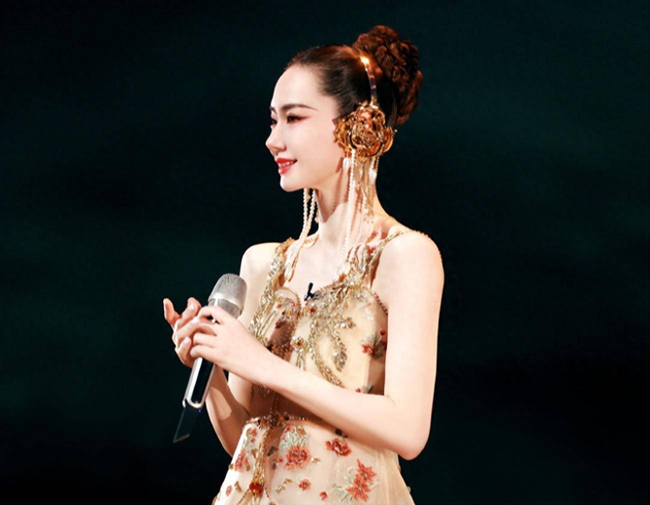 《乘风2024》出现尴尬一幕,陈丽君被超越,就连戚薇都被甩开差距