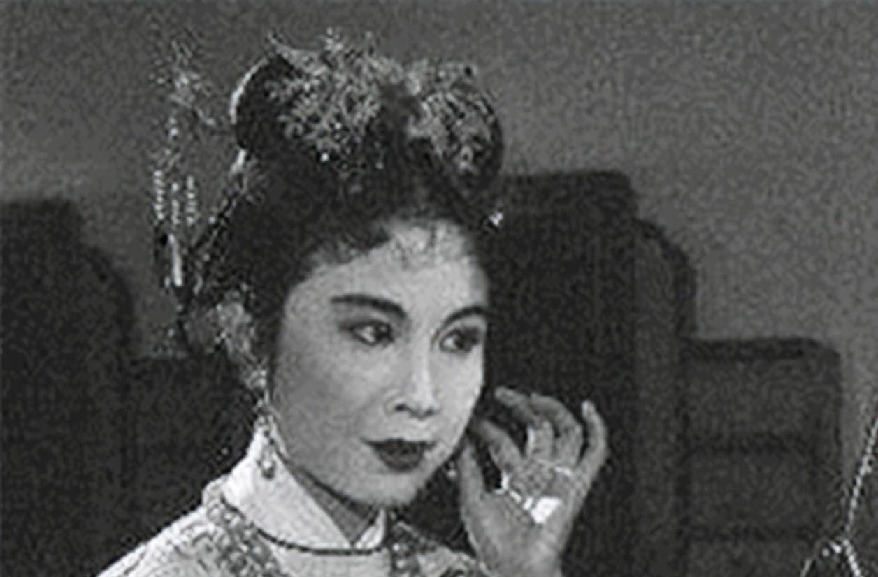 白玉霜:生性刚烈不惧得罪市长,被迫在污辱与损害中度过后半生