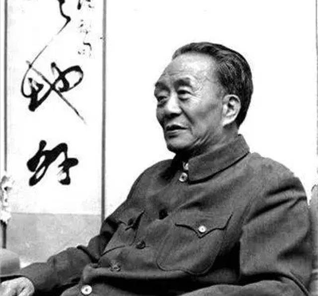 爱了一生保姆,恨了一生爹娘,艾青为何晚年常说我等于是没有父母