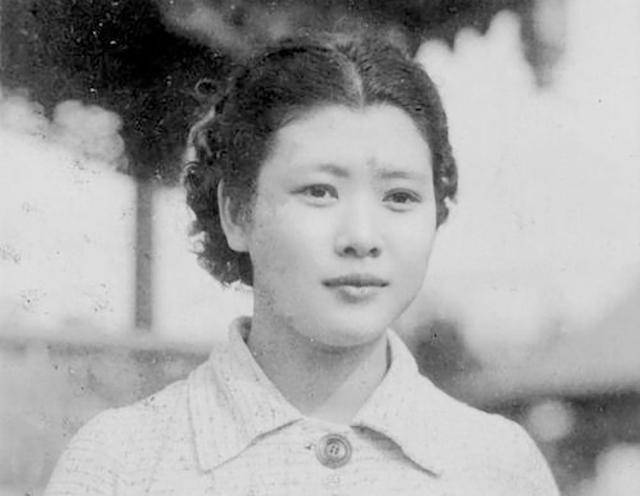 游泳健将杨秀琼:被强制与丈夫离婚,被迫另嫁做军阀18房姨太