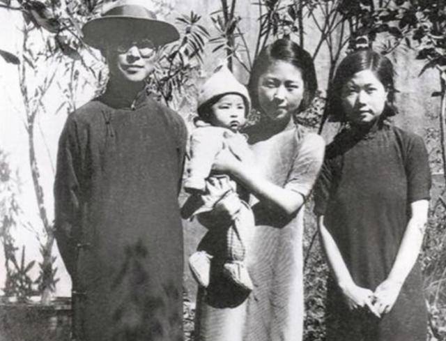 沈从文转入精神病院,妻子始终未探望,临终前对妻子忏悔:对不起