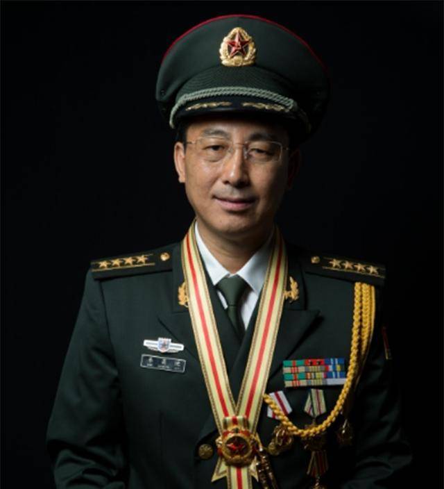 受创22处,他把眼球塞回眼眶继续战斗,高喊:为了胜利,向我开炮!