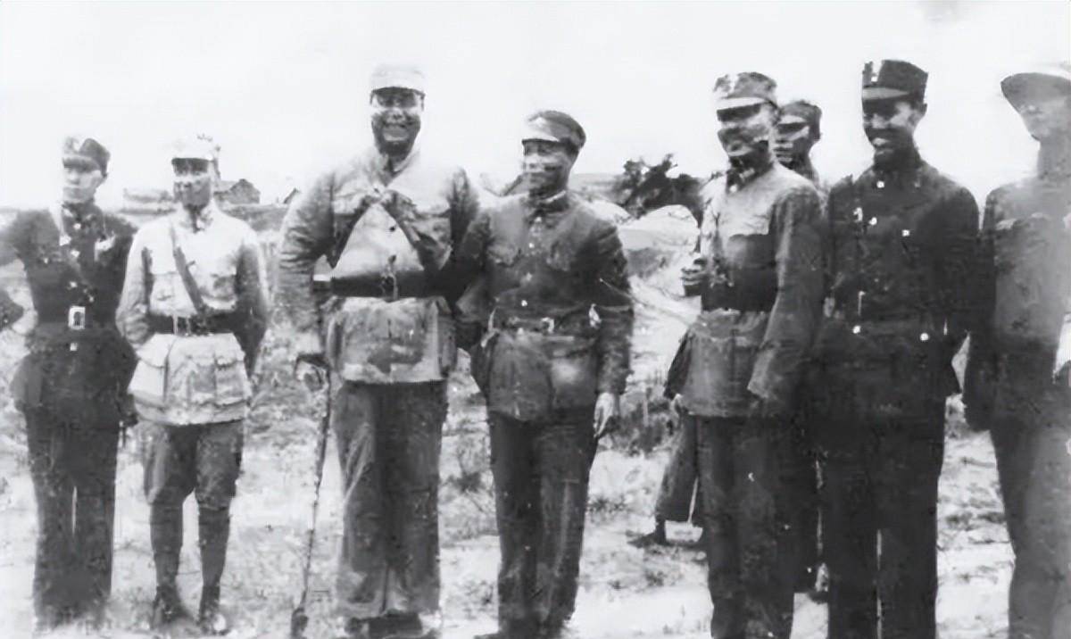 西北军将领方振武去找小护士约会却被蒋军扣押,手下两个师被吞并