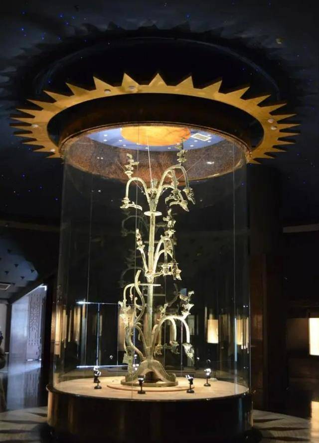 神秘的三星堆考古工作为何突然停止挖掘?考古人员:你看挖出了啥