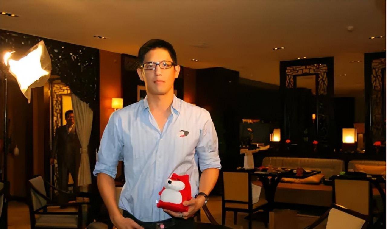 蒋家第四代蒋友柏,"完美贵公子"形象崩塌,自言:性格分裂严重