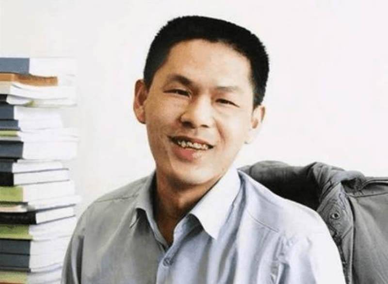 蔡伟理科太差高考落榜,回家当三轮车夫,为何被复旦录取为博士