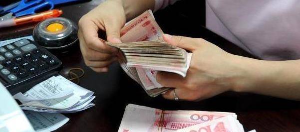 68亿人民币,这一数据充分说明了人们还是比较习惯把钱放在银行里.