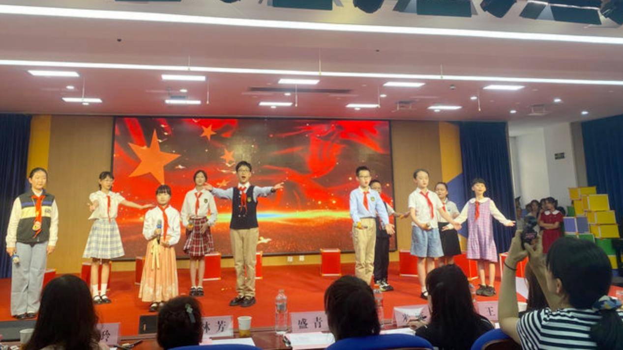 碑林区大学南路小学朱雀分校校园艺术节:艺术之光照亮校园 阳光之路