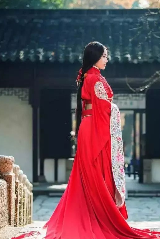 中国女子服饰:一幅艳美的历史画卷