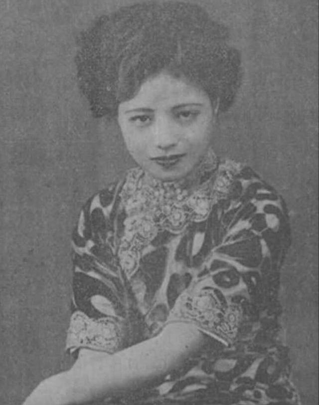 16岁走红,老板成了老公;24岁息影相夫教子,夫妻恩爱50年