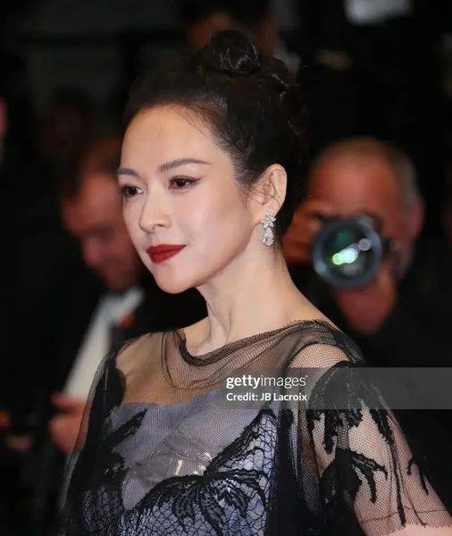 46岁章子怡竟穿十年前造型,气质高级,却满脸都是雀斑!