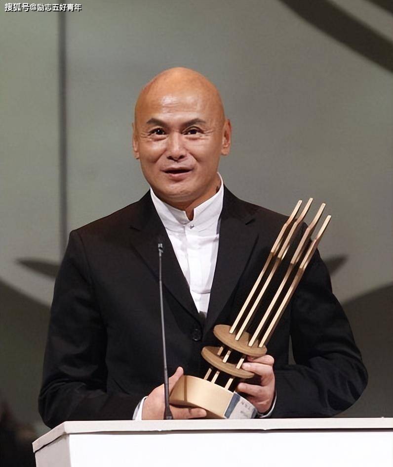 刘家辉的第二任妻子是泰国人名叫马飞凤.