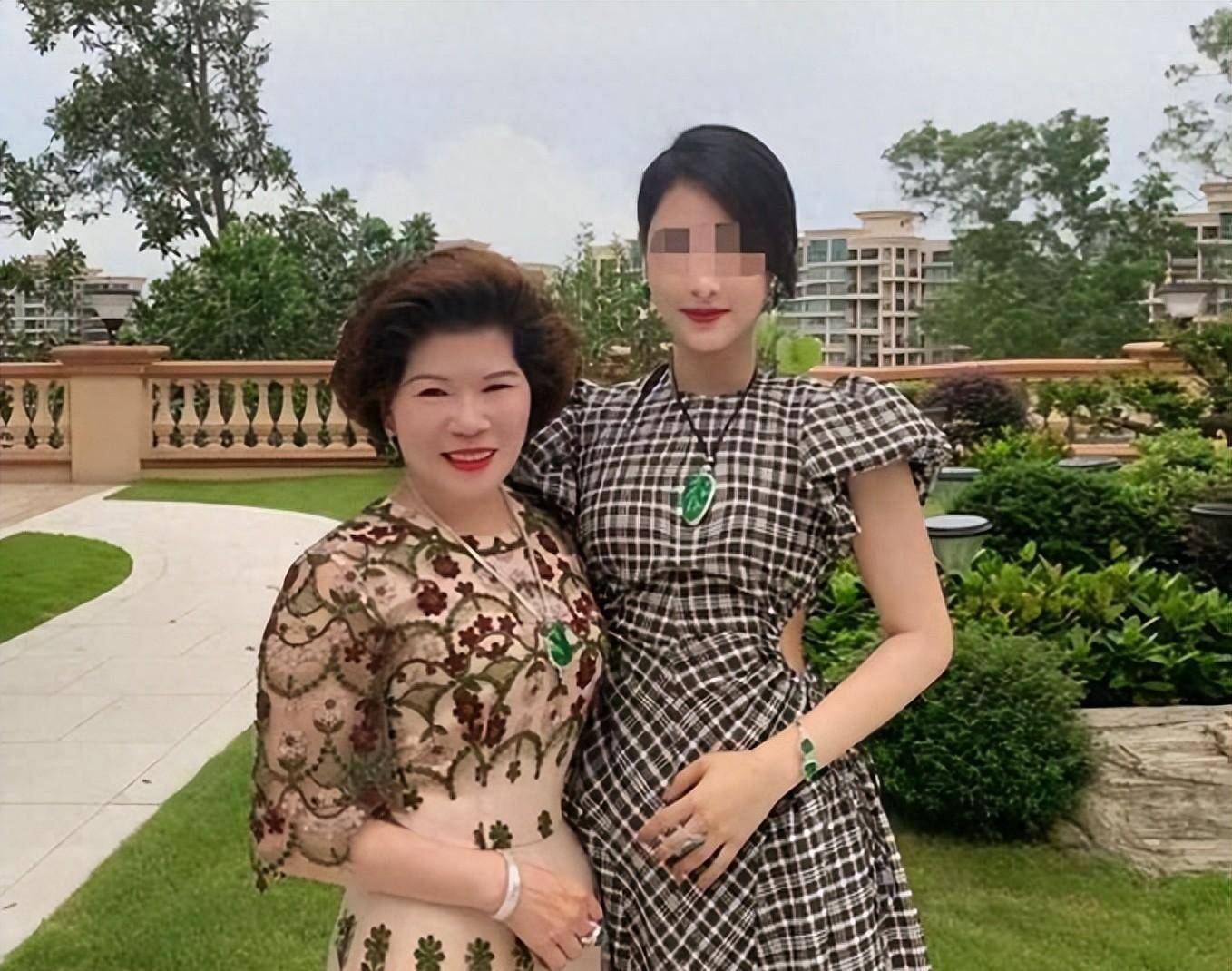 平台大力打击炫富主播,两位百万粉丝主播被封杀,把鲍鱼当馒头吃