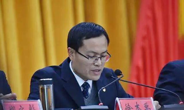 那位感动中国的支教老师,曾刺痛大众眼睛,已任县领导近3年