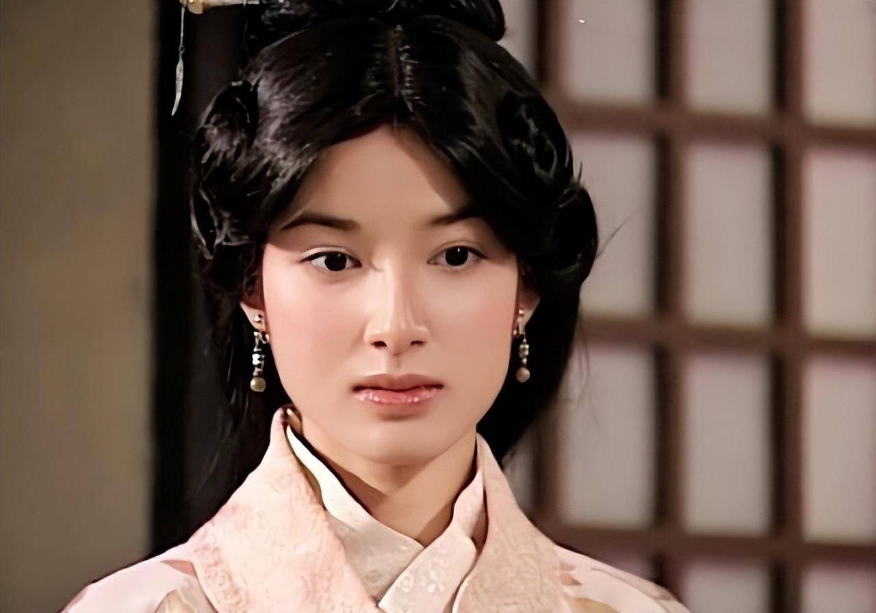 《无名天使》里面,其实算是三女主的大群戏,但是观众普遍更喜欢佘诗曼