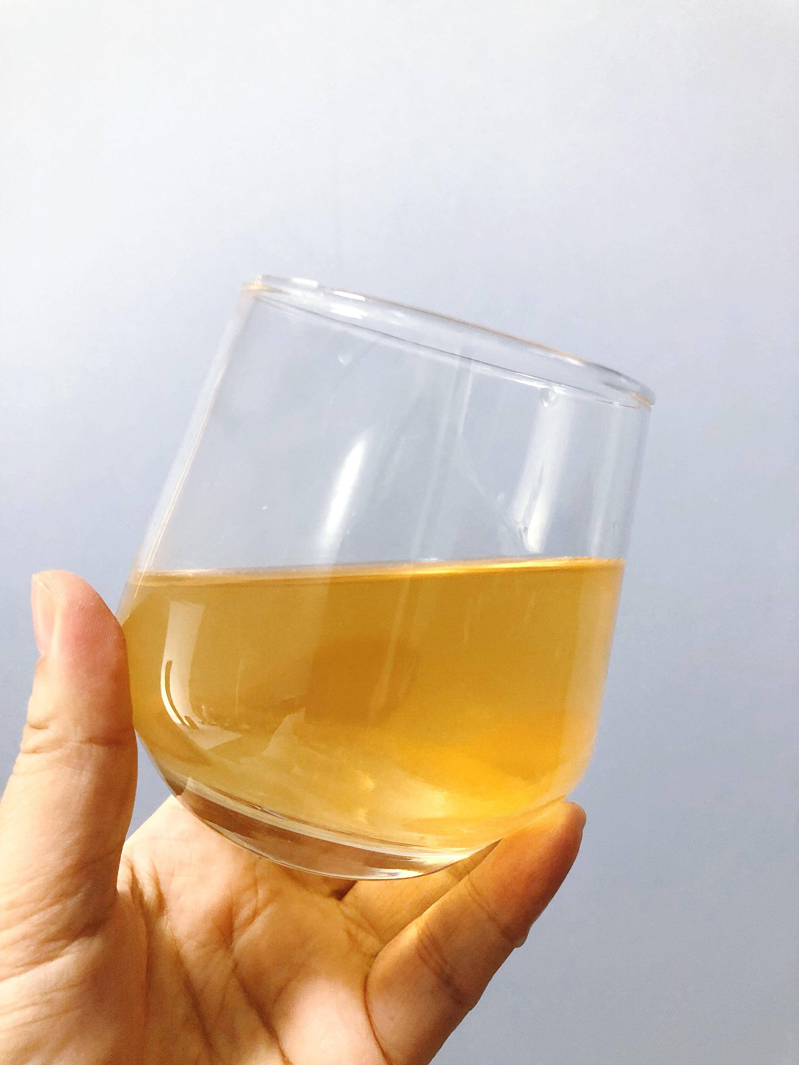 一天喝多少毫升蜂蜜水最好(一天应该喝多少蜂蜜水为最佳)
