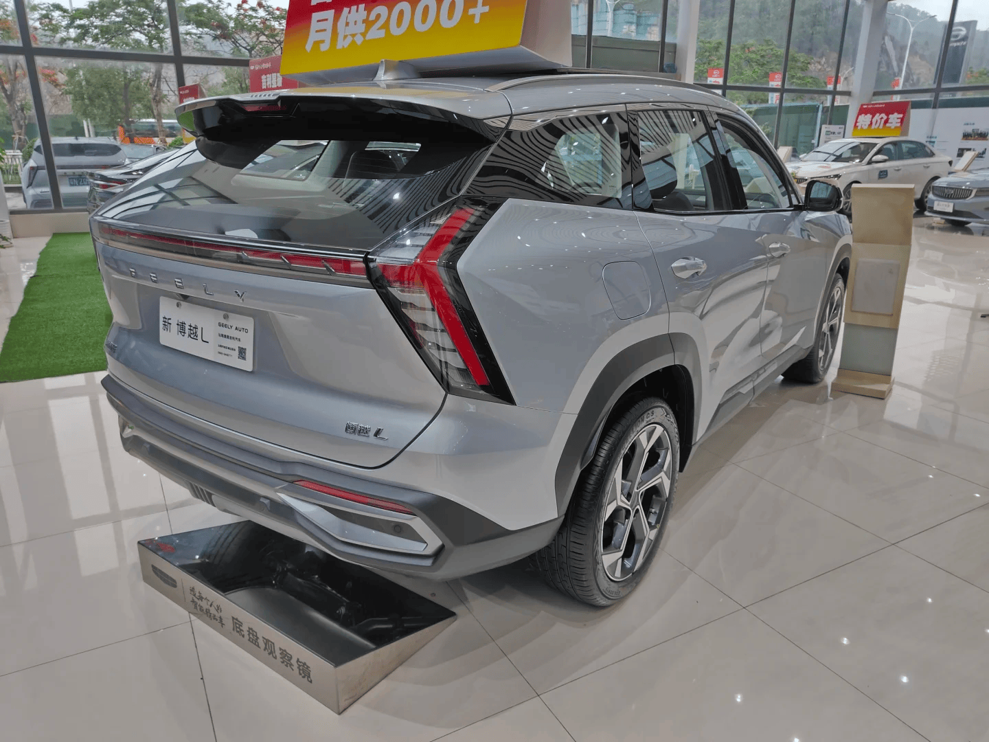 实拍新款博越l:售价11.57万起,换电子档杆,增加空调实体按键