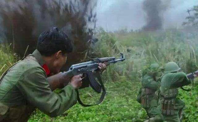 坦克营的营长刘宏生身先士卒,很快便沿着公路冲杀