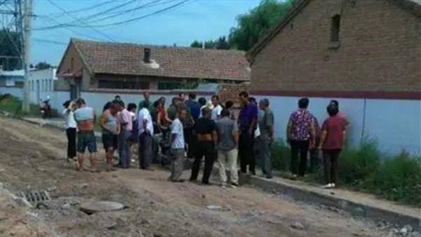 一龙一虎两位纹身男子,出狱后不走正道,疯狂杀人抢劫和强奸