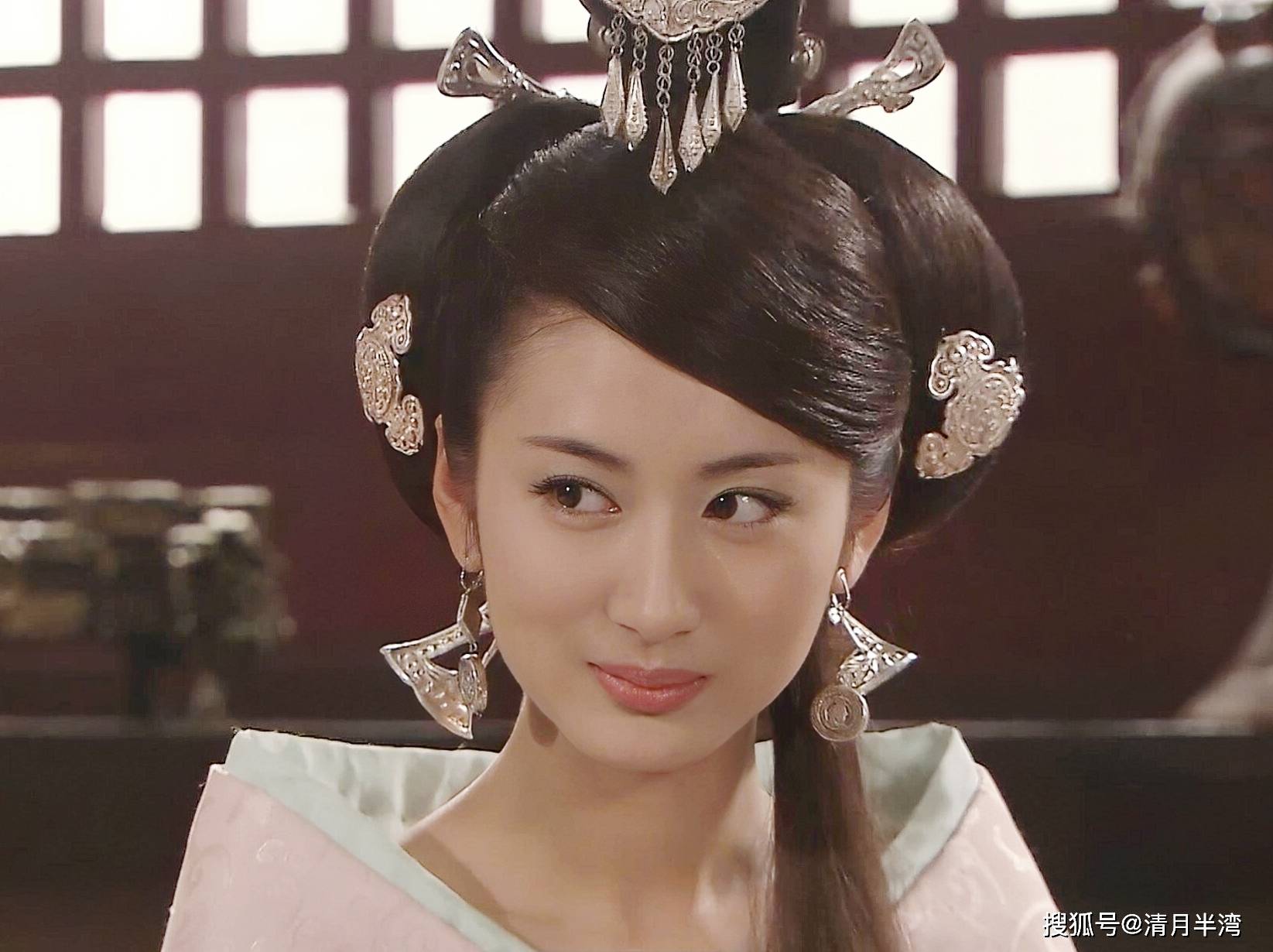 2,郭珍霓(34岁退圈)2009年结婚,2010年生子,直到2015年《大舜》之后