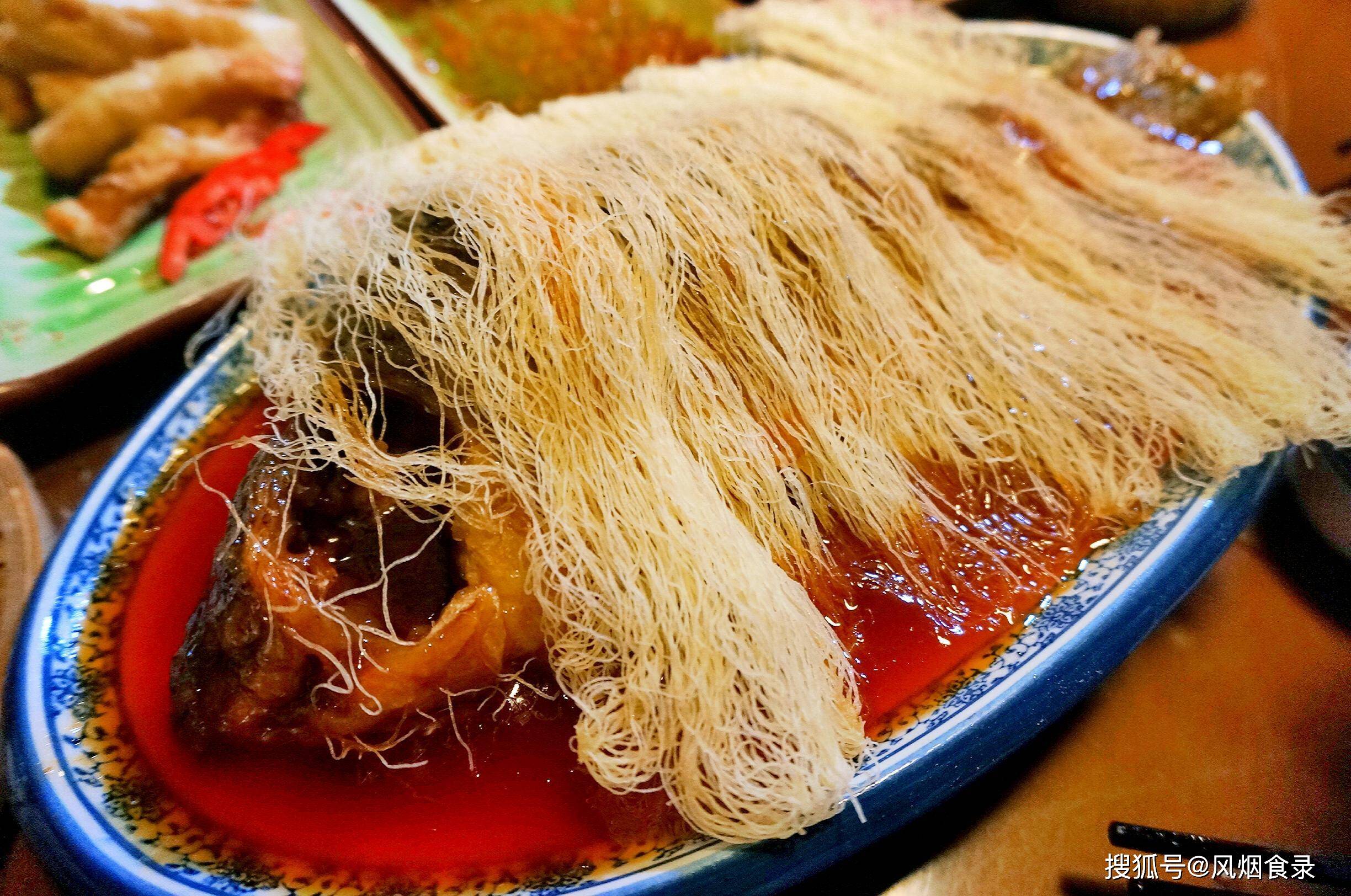 皇帝和慈禧太后避难于开封时,当地厨子特意制作了糖醋熘鱼供其享用