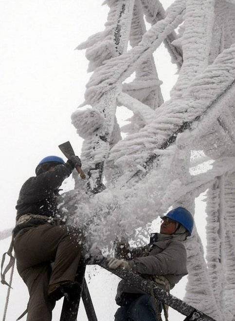 老兵回忆2008年雪灾,连吃27天泡面,全团炊事班把热菜送给旅客