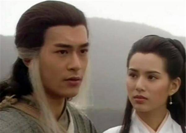 你看杨过少年时,对她做过什么?