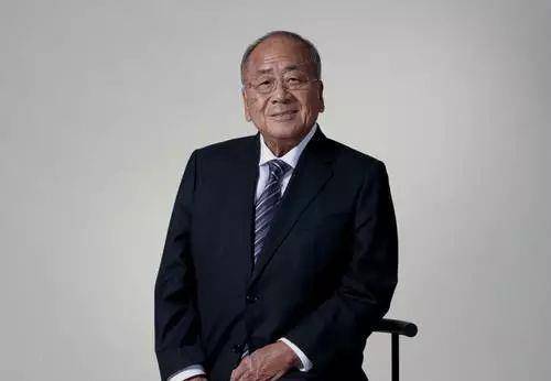 他炖汤忘关火,意外熬出1种黑色汤汁,132年后为子孙创造亿万财富_李锦