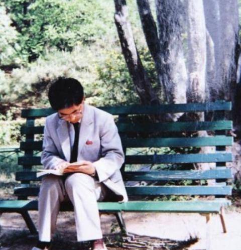 北大学霸王青松,携妻隐居深山11年,花光350万积蓄,后来如何?