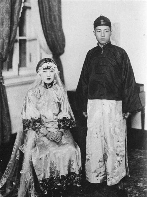 一组罕见的川岛芳子照片,长相不如想象中艳丽,图四是她日本养父